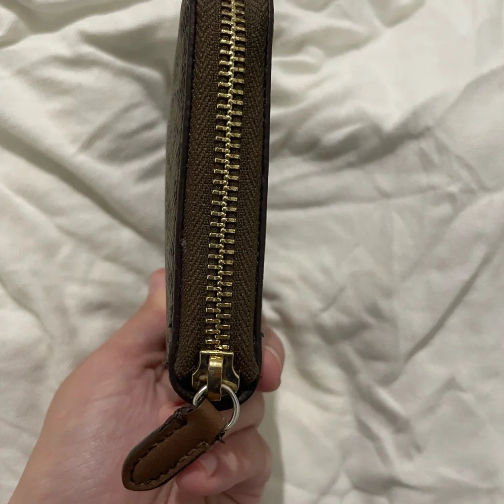 DKNY Small Bryant Brown Monogram Zip-Around Leather Wallet - Picture 3 of 8